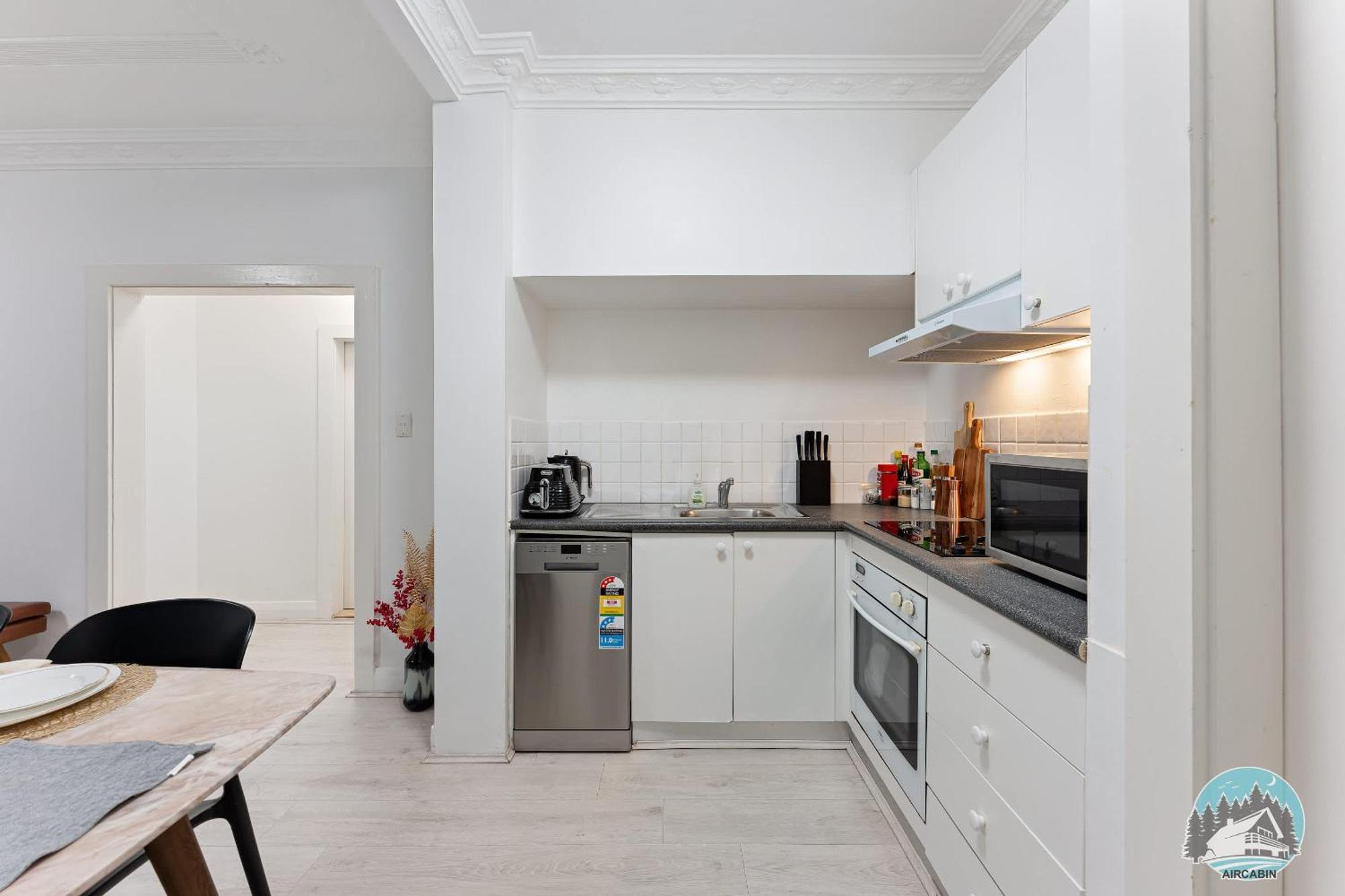 Manly Beachside 2-bed In Spacious House
